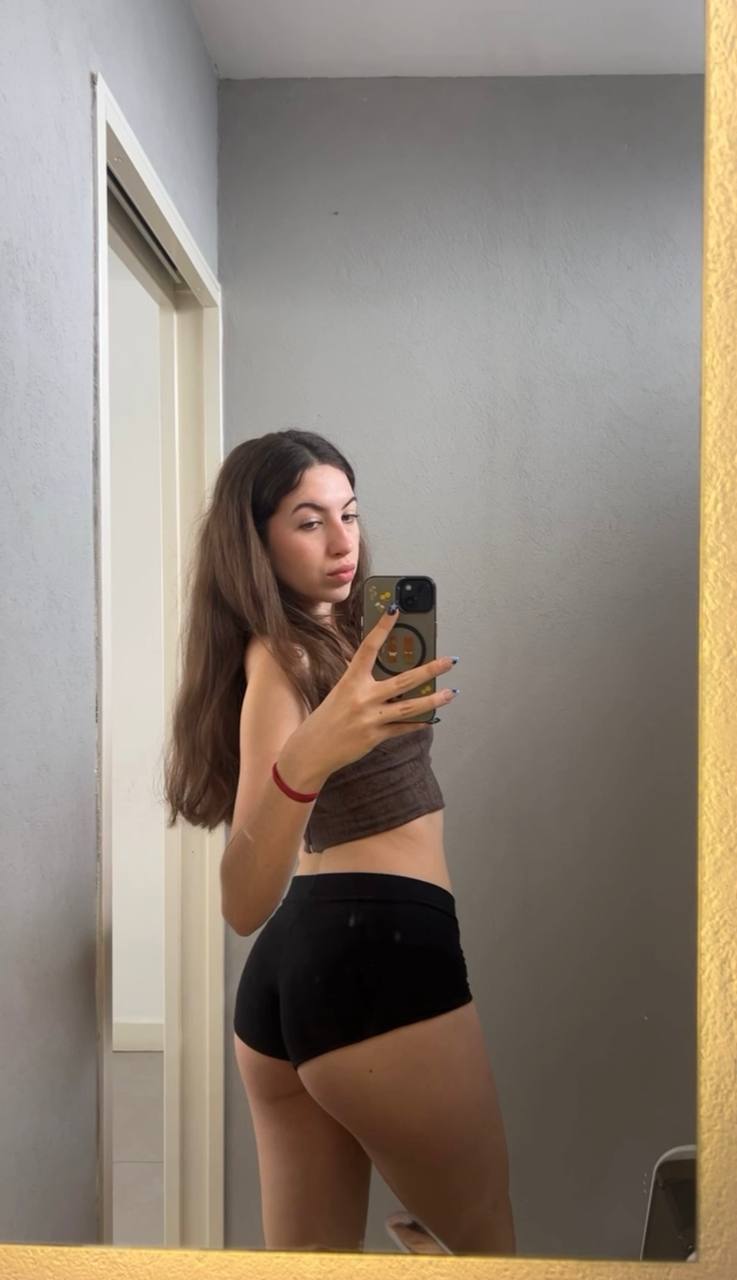 Amber in her underwear in Maracaibo