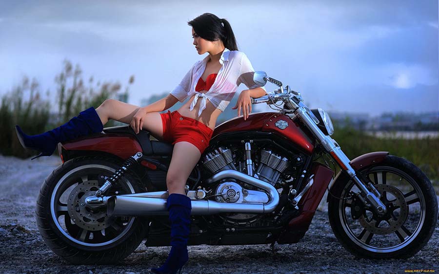 Beautiful girls and motorcycles in Maracaibo