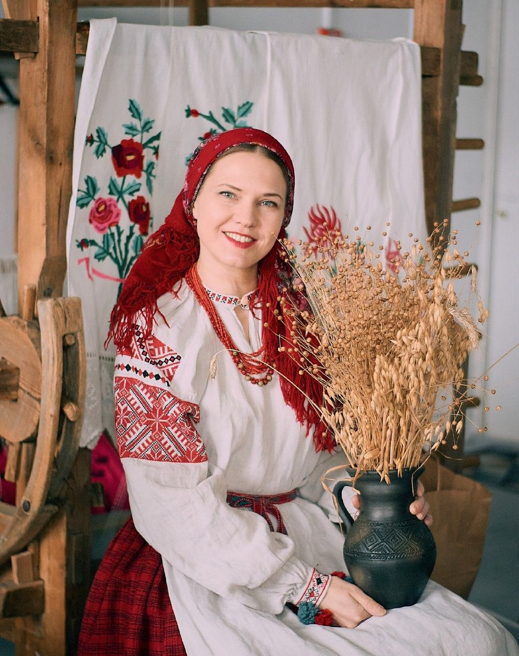 Women in Slavic costumes in Maracaibo