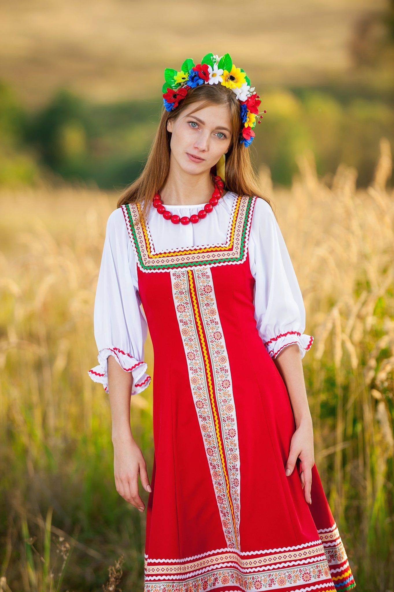 Women in Slavic costumes in Maracaibo