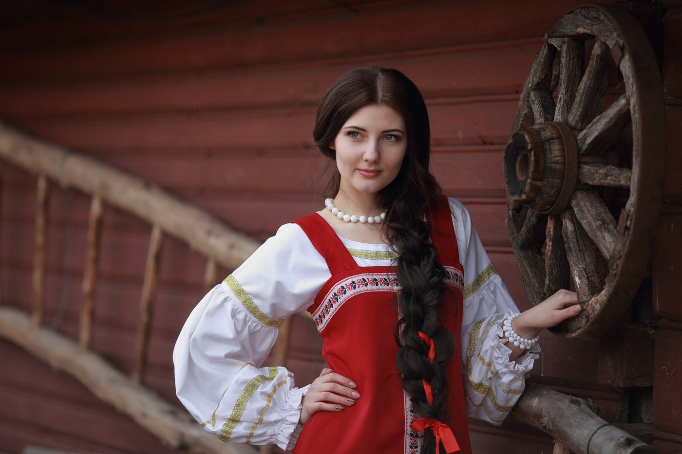 Girls in Slavic costumes in Maracaibo
