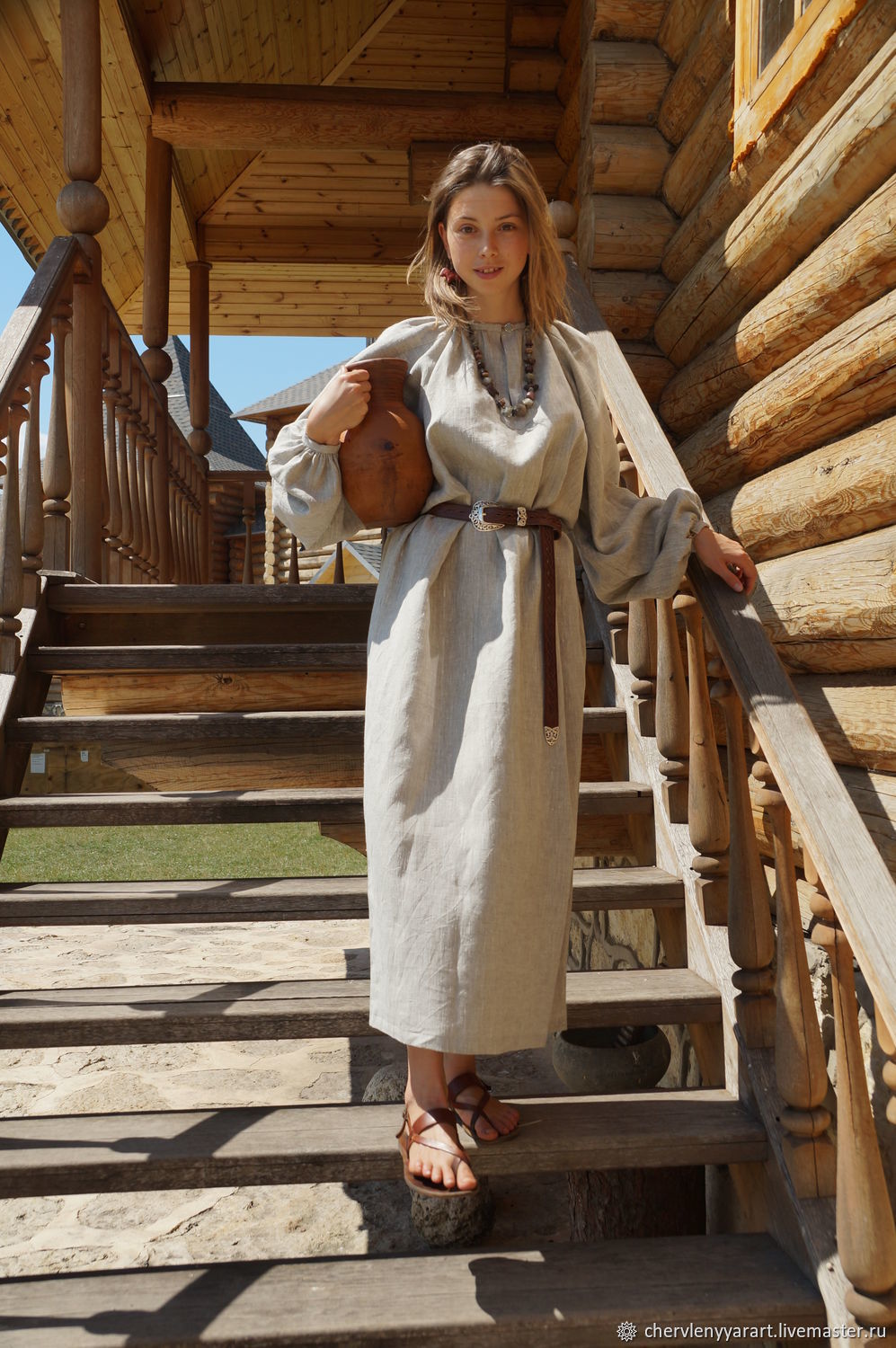 Girls in Slavic costumes in Maracaibo